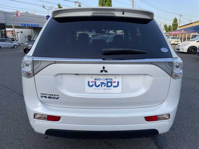 三菱 アウトランダー ＰＨＥＶ G プレミアムパッケージ 東京都 2013(平25)年 9.4万km シルキーホワイト (株)IDOMが運営する【じしゃロン昭島店】の自社ローン専用車両になりますこちらは現金またはオートローンご利用時の価格です。自社ローンご希望の方は別途その旨お申付け下さい/純正ナビ/BT/TV/SD/CD/DVD/ETC/バックカメラ/レーダークルーズコントロール/レーンキープアシスト/パワーバックドア/スマートキー/プッシュスタート/パワーシート/シートヒーター/ステアリングスイッチ/パドルシフト/純正フロアマット/純正アルミホイール