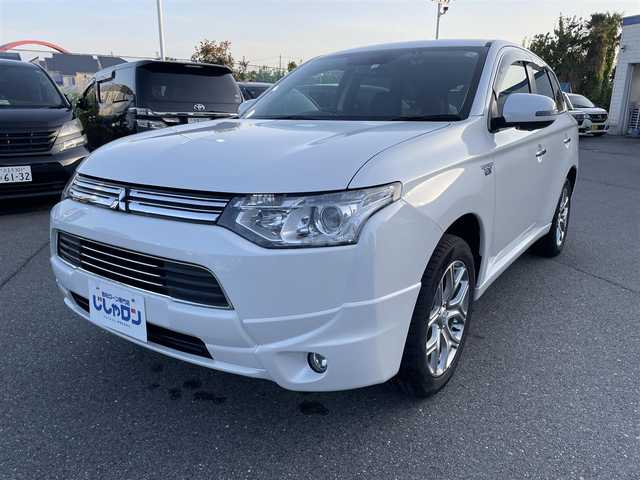 三菱 アウトランダー ＰＨＥＶ G プレミアムパッケージ 東京都 2013(平25)年 9.4万km シルキーホワイト (株)IDOMが運営する【じしゃロン昭島店】の自社ローン専用車両になりますこちらは現金またはオートローンご利用時の価格です。自社ローンご希望の方は別途その旨お申付け下さい/純正ナビ/BT/TV/SD/CD/DVD/ETC/バックカメラ/レーダークルーズコントロール/レーンキープアシスト/パワーバックドア/スマートキー/プッシュスタート/パワーシート/シートヒーター/ステアリングスイッチ/パドルシフト/純正フロアマット/純正アルミホイール