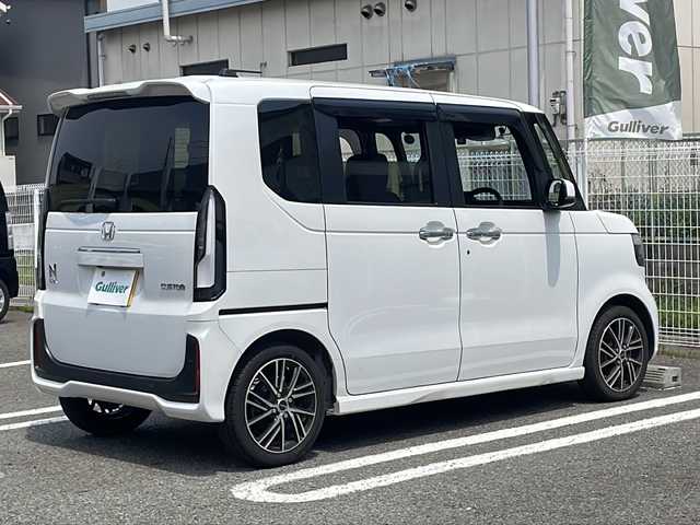 ホンダ Ｎ ＢＯＸ カスタム ターボ 兵庫県 2024(令6)年 1.6万km プラチナホワイトパール 登録時走行距離15342km/ターボ/7CVT/Honda SENSING/彩速ナビ/フルセグTV/Bluetooth/バックカメラ/渋滞追従機能付アダプティブクルーズコントロール/パーキングセンサーシステム/衝突軽減ブレーキ/近距離衝突軽減ブレーキ/合皮はーうレザーシート/前席シートヒーター/シートバックテーブル（運転席/助手席/パドルシフト/両側パワースライドドア/フルLEDヘッドランプ/ロールサンシェード（後席左右）/取扱説明書・保証書