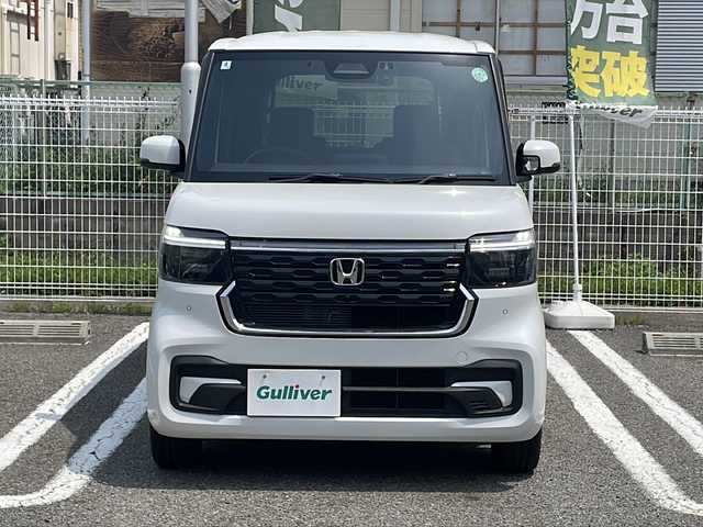 ホンダ Ｎ ＢＯＸ カスタム ターボ 兵庫県 2024(令6)年 1.6万km プラチナホワイトパール 登録時走行距離15342km/ターボ/7CVT/Honda SENSING/彩速ナビ/フルセグTV/Bluetooth/バックカメラ/渋滞追従機能付アダプティブクルーズコントロール/パーキングセンサーシステム/衝突軽減ブレーキ/近距離衝突軽減ブレーキ/合皮はーうレザーシート/前席シートヒーター/シートバックテーブル（運転席/助手席/パドルシフト/両側パワースライドドア/フルLEDヘッドランプ/ロールサンシェード（後席左右）/取扱説明書・保証書