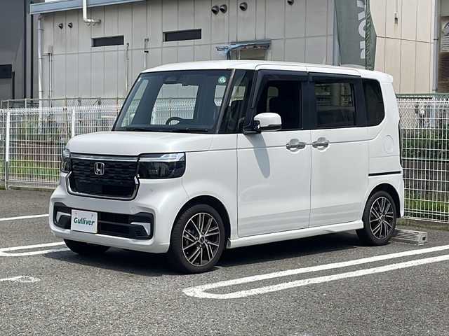 ホンダ Ｎ ＢＯＸ カスタム ターボ 兵庫県 2024(令6)年 1.6万km プラチナホワイトパール 登録時走行距離15342km/ターボ/7CVT/Honda SENSING/彩速ナビ/フルセグTV/Bluetooth/バックカメラ/渋滞追従機能付アダプティブクルーズコントロール/パーキングセンサーシステム/衝突軽減ブレーキ/近距離衝突軽減ブレーキ/合皮はーうレザーシート/前席シートヒーター/シートバックテーブル（運転席/助手席/パドルシフト/両側パワースライドドア/フルLEDヘッドランプ/ロールサンシェード（後席左右）/取扱説明書・保証書