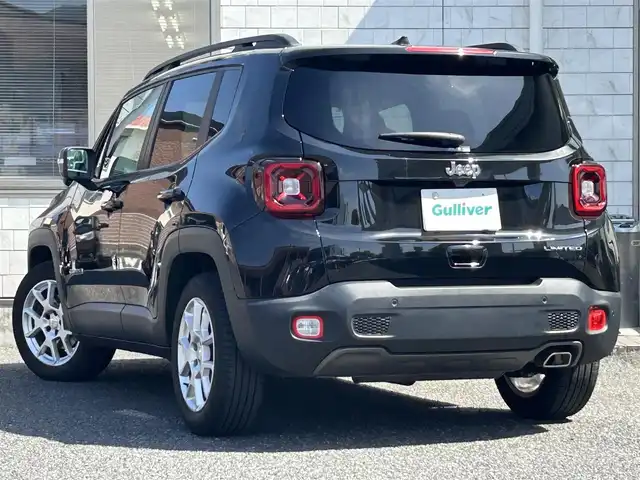 クライスラー・ジープ ジープ レネゲード リミテッド 福岡県 2021(令3)年 1.7万km 黒 ワンオーナー/純正8.4インチHDDナビ/　(AM/FM/Bluetooth/フルセグTV)/バックカメラ/アクティブセーフティシステム/・ドラックトルクコントロール/・トラクションコントロール/・パニックブレーキアシスト/・坂道発進補助装置/・ハンドル操作補助機能/・電子制御式横滑り抑制装置/・降坂時速度制御装置/アイドリングストップ/オートライト/クルーズコントロール/ブラインドスポットモニター/コーナーセンサー/クリアランスソナー/純正17インチアルミホイール/ルーフレール/黒色レザーシート/パワーシート（D/N）/シートヒーター（D/N）/ステアリングヒーター/ビルトインETC/純正フロアマット/電格ウインカーミラー/プッシュスタート/ISOFIX/シガーソケット/USB端子×2/スペアキー×1/保証書/取扱説明書/ナビ取扱説明書