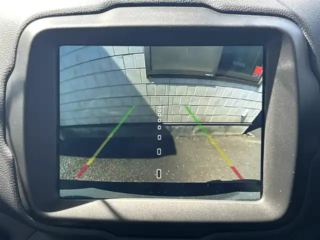 クライスラー・ジープ ジープ レネゲード リミテッド 福岡県 2021(令3)年 1.7万km 黒 ワンオーナー/純正8.4インチHDDナビ/　(AM/FM/Bluetooth/フルセグTV)/バックカメラ/アクティブセーフティシステム/・ドラックトルクコントロール/・トラクションコントロール/・パニックブレーキアシスト/・坂道発進補助装置/・ハンドル操作補助機能/・電子制御式横滑り抑制装置/・降坂時速度制御装置/アイドリングストップ/オートライト/クルーズコントロール/ブラインドスポットモニター/コーナーセンサー/クリアランスソナー/純正17インチアルミホイール/ルーフレール/黒色レザーシート/パワーシート（D/N）/シートヒーター（D/N）/ステアリングヒーター/ビルトインETC/純正フロアマット/電格ウインカーミラー/プッシュスタート/ISOFIX/シガーソケット/USB端子×2/スペアキー×1/保証書/取扱説明書/ナビ取扱説明書