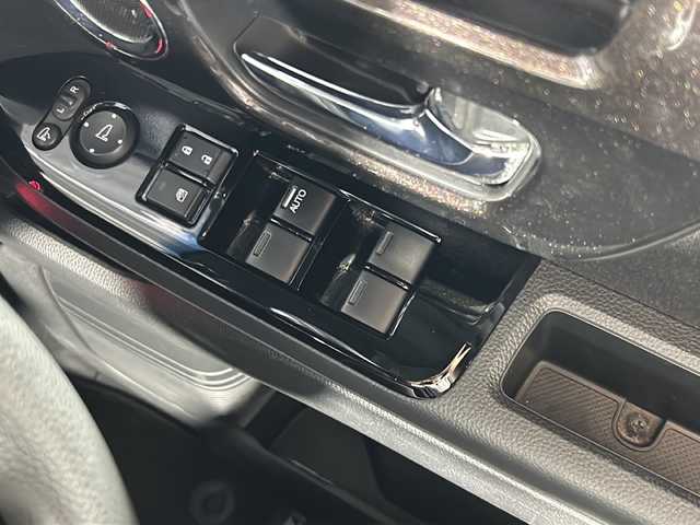 ホンダ Ｎ ＢＯＸ カスタム G L ホンダセンシング 沖縄県 2019(令1)年 6.5万km プラチナホワイトパール 禁煙車　/県外仕入　/両側パワースライドドア/ホンダセンシング　/純正ナビ　（VMX-204VFi）/（フルセグＴＶ　Ｂｌｕｅｔｏｏｔｈ接続　ＣＤ　ＤＶＤ再生）　/バックカメラ　/コーナーセンサー/ビルドインＥＴＣ　/シートヒーター　/ＬＥＤヘッドライト　/オートライト　/フォグランプ