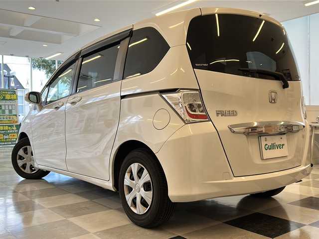 ホンダ フリード G ジャストセレクション+ 岐阜県 2014(平26)年 7.8万km ホワイトオーキッドパール 純正ナビゲーション(VXM-145VSi)/バックモニター/Bluetooth/テレビ・CD/ETC/ワンオーナー/社外レーダー探知機/２列目外側アームレスト/ジャストセレクション装備/ディスチャージヘッドライト（オートライトコントロール付）/パワースライドドア（リア左側）＋スライドドア・イージークローザー（リア両側）/Hondaスマートキーシステム/スペアキー×１/フルオート・エアコンディショナー（外気温度表示機能付）/イモビライザー（国土交通省認可品）/セキュリティアラーム/プライムムース＆スウェード調ファブリックコンビシート/スーパーＵＶカットガラス（フロントドア）/ＶＳＡ(ＡＢＳ＋ＴＣＳ＋横すべり抑制)＆ヒルスタートアシスト