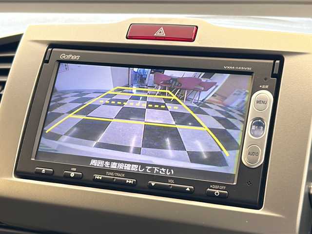 ホンダ フリード G ジャストセレクション+ 岐阜県 2014(平26)年 7.8万km ホワイトオーキッドパール 純正ナビゲーション(VXM-145VSi)/バックモニター/Bluetooth/テレビ・CD/ETC/ワンオーナー/社外レーダー探知機/２列目外側アームレスト/ジャストセレクション装備/ディスチャージヘッドライト（オートライトコントロール付）/パワースライドドア（リア左側）＋スライドドア・イージークローザー（リア両側）/Hondaスマートキーシステム/スペアキー×１/フルオート・エアコンディショナー（外気温度表示機能付）/イモビライザー（国土交通省認可品）/セキュリティアラーム/プライムムース＆スウェード調ファブリックコンビシート/スーパーＵＶカットガラス（フロントドア）/ＶＳＡ(ＡＢＳ＋ＴＣＳ＋横すべり抑制)＆ヒルスタートアシスト