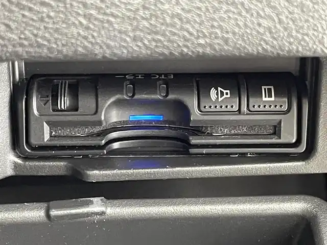 日産 セレナ e－パワー ハイウェイスター V 群馬県 2019(平31)年 3.3万km ブリリアントシルバー 禁煙車　純正９インチナビ　フリップダウンモニター　全方位カメラ　追従クルーズコントロール　プロパイロット　フリップダウンモニター　デジタルインナーミラー　両側パワースライドドア　ビルトインETC　ドライブレコーダー　衝突軽減システム　プッシュスタート　スマートキー　横滑り防止装置　オートエアコン