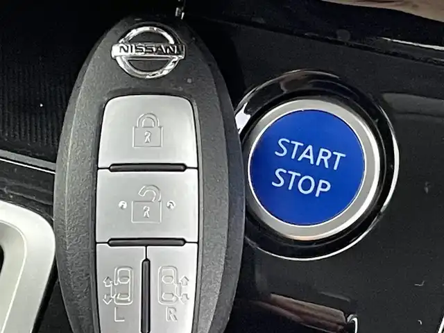 日産 セレナ e－パワー ハイウェイスター V 群馬県 2019(平31)年 3.3万km ブリリアントシルバー 禁煙車　純正９インチナビ　フリップダウンモニター　全方位カメラ　追従クルーズコントロール　プロパイロット　フリップダウンモニター　デジタルインナーミラー　両側パワースライドドア　ビルトインETC　ドライブレコーダー　衝突軽減システム　プッシュスタート　スマートキー　横滑り防止装置　オートエアコン