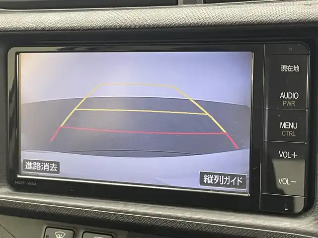 トヨタ アクア G 愛知県 2014(平26)年 6.5万km ライムホワイトパールクリスタルシャイン 純正ナビ　禁煙車　フルセグＴＶ　ＤＶＤ　バックカメラ　Ｂｌｕｅｔｏｏｔｈ　オートライト　ＥＴＣ　キセノンライト　社外１５インチＡＷ（WOODBELL）　純正フロアマット　プッシュスタート　スマートキー　