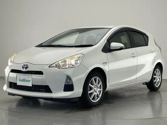 トヨタ アクア G 愛知県 2014(平26)年 6.5万km ライムホワイトパールクリスタルシャイン 純正ナビ　禁煙車　フルセグＴＶ　ＤＶＤ　バックカメラ　Ｂｌｕｅｔｏｏｔｈ　オートライト　ＥＴＣ　キセノンライト　社外１５インチＡＷ（WOODBELL）　純正フロアマット　プッシュスタート　スマートキー　