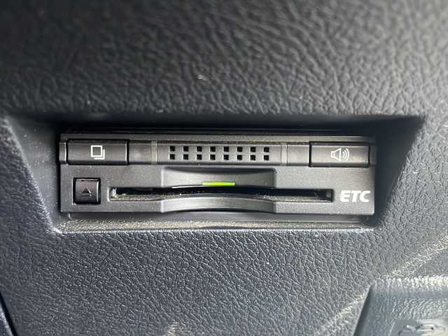 トヨタ カローラ フィールダー 1．5G 鳥取県 2016(平28)年 8.7万km ホワイトパールクリスタルシャイン ワンオーナー/スマートキー/プリクラッシュセーフティ/レーンデパーチャーアラート/オートハイビーム/純正メモリナビゲーション/フルセグ・Bluetooth/バックカメラ/nano-eエアコン/アイドリングストップ/LEDヘッドライト/ETCユニット/保証書・取説