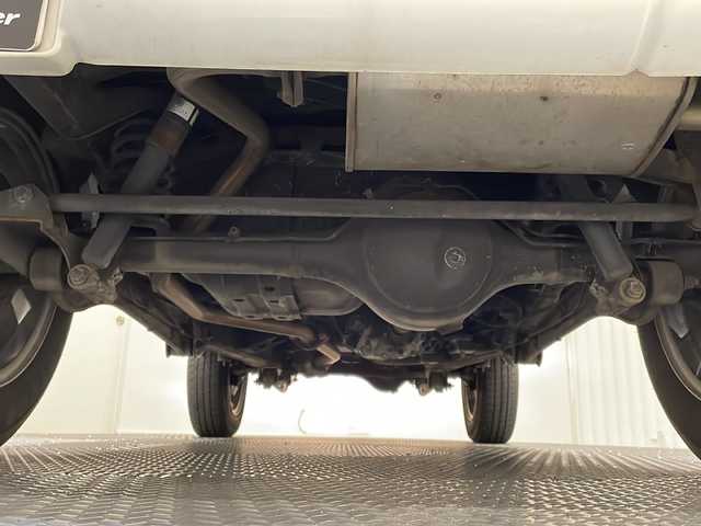 スズキ ジムニー ランドベンチャー 新潟県 2017(平29)年 12.4万km パールホワイト ワンオーナー/運転席助手席シートヒーター/LEDリングイルミネーション付マルチリフレクターハロゲンフォグランプ/電動格納式ヒーテッドドアミラー/社外ナビゲーション/(AM/FM/CD/SD/フルセグTV)/パートタイム4WD/純正ホイール/純正フロアマット/ドアバイザー/社外ETC/保証書/取扱説明書