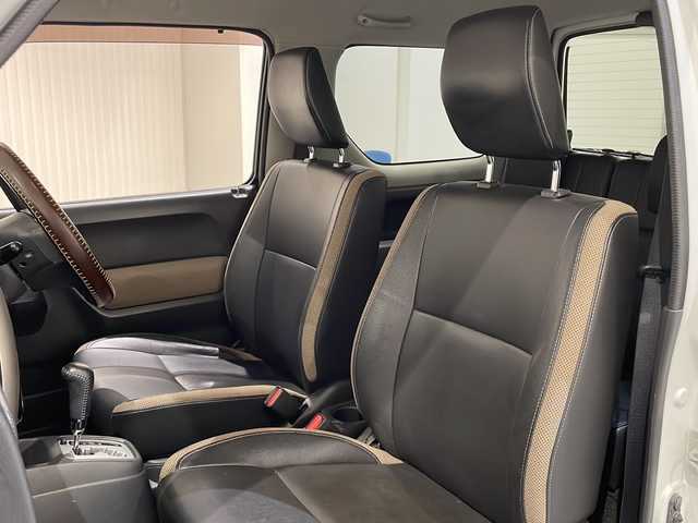 スズキ ジムニー ランドベンチャー 新潟県 2017(平29)年 12.4万km パールホワイト ワンオーナー/運転席助手席シートヒーター/LEDリングイルミネーション付マルチリフレクターハロゲンフォグランプ/電動格納式ヒーテッドドアミラー/社外ナビゲーション/(AM/FM/CD/SD/フルセグTV)/パートタイム4WD/純正ホイール/純正フロアマット/ドアバイザー/社外ETC/保証書/取扱説明書