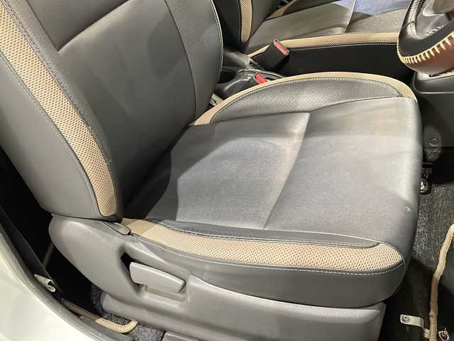 スズキ ジムニー ランドベンチャー 新潟県 2017(平29)年 12.4万km パールホワイト ワンオーナー/運転席助手席シートヒーター/LEDリングイルミネーション付マルチリフレクターハロゲンフォグランプ/電動格納式ヒーテッドドアミラー/社外ナビゲーション/(AM/FM/CD/SD/フルセグTV)/パートタイム4WD/純正ホイール/純正フロアマット/ドアバイザー/社外ETC/保証書/取扱説明書