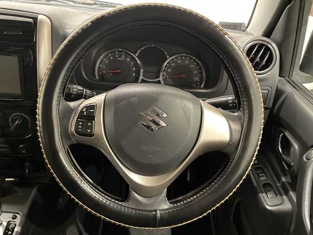 スズキ ジムニー ランドベンチャー 新潟県 2017(平29)年 12.4万km パールホワイト ワンオーナー/運転席助手席シートヒーター/LEDリングイルミネーション付マルチリフレクターハロゲンフォグランプ/電動格納式ヒーテッドドアミラー/社外ナビゲーション/(AM/FM/CD/SD/フルセグTV)/パートタイム4WD/純正ホイール/純正フロアマット/ドアバイザー/社外ETC/保証書/取扱説明書