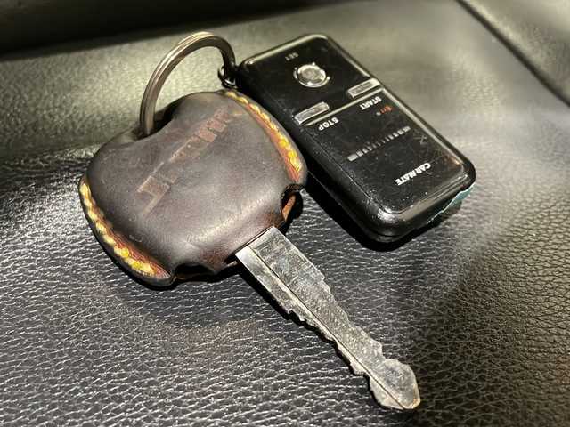 スズキ ジムニー ランドベンチャー 新潟県 2017(平29)年 12.4万km パールホワイト ワンオーナー/運転席助手席シートヒーター/LEDリングイルミネーション付マルチリフレクターハロゲンフォグランプ/電動格納式ヒーテッドドアミラー/社外ナビゲーション/(AM/FM/CD/SD/フルセグTV)/パートタイム4WD/純正ホイール/純正フロアマット/ドアバイザー/社外ETC/保証書/取扱説明書