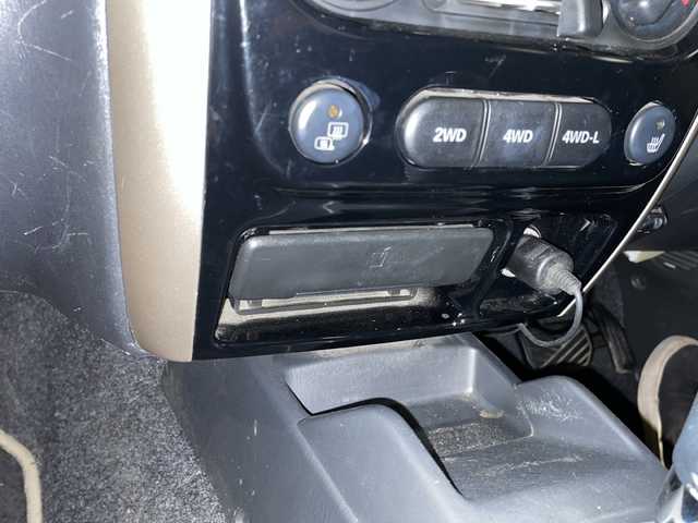 スズキ ジムニー ランドベンチャー 新潟県 2017(平29)年 12.4万km パールホワイト ワンオーナー/運転席助手席シートヒーター/LEDリングイルミネーション付マルチリフレクターハロゲンフォグランプ/電動格納式ヒーテッドドアミラー/社外ナビゲーション/(AM/FM/CD/SD/フルセグTV)/パートタイム4WD/純正ホイール/純正フロアマット/ドアバイザー/社外ETC/保証書/取扱説明書