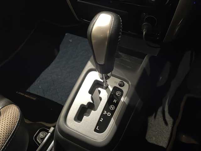 スズキ ジムニー ランドベンチャー 新潟県 2017(平29)年 12.4万km パールホワイト ワンオーナー/運転席助手席シートヒーター/LEDリングイルミネーション付マルチリフレクターハロゲンフォグランプ/電動格納式ヒーテッドドアミラー/社外ナビゲーション/(AM/FM/CD/SD/フルセグTV)/パートタイム4WD/純正ホイール/純正フロアマット/ドアバイザー/社外ETC/保証書/取扱説明書