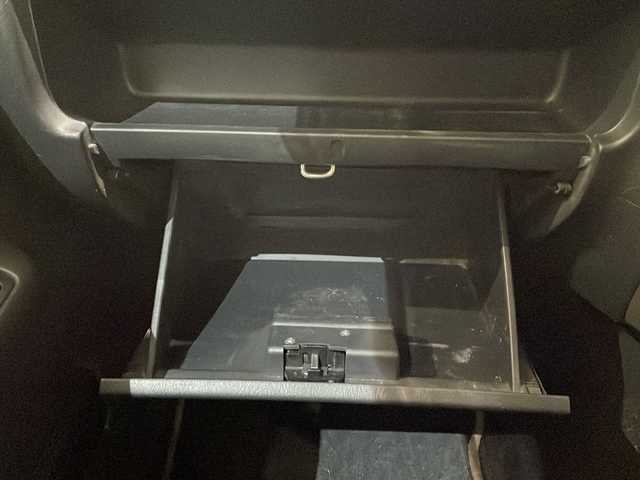 スズキ ジムニー ランドベンチャー 新潟県 2017(平29)年 12.4万km パールホワイト ワンオーナー/運転席助手席シートヒーター/LEDリングイルミネーション付マルチリフレクターハロゲンフォグランプ/電動格納式ヒーテッドドアミラー/社外ナビゲーション/(AM/FM/CD/SD/フルセグTV)/パートタイム4WD/純正ホイール/純正フロアマット/ドアバイザー/社外ETC/保証書/取扱説明書