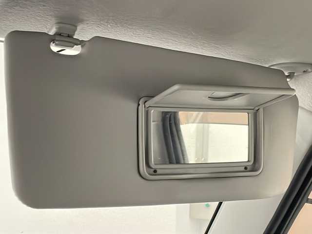 スズキ ジムニー ランドベンチャー 新潟県 2017(平29)年 12.4万km パールホワイト ワンオーナー/運転席助手席シートヒーター/LEDリングイルミネーション付マルチリフレクターハロゲンフォグランプ/電動格納式ヒーテッドドアミラー/社外ナビゲーション/(AM/FM/CD/SD/フルセグTV)/パートタイム4WD/純正ホイール/純正フロアマット/ドアバイザー/社外ETC/保証書/取扱説明書