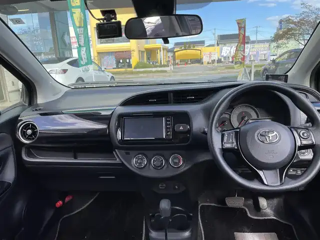 トヨタ ヴィッツ F セーフティーエディションⅡ 茨城県 2018(平30)年 3.9万km ブラックマイカ 純正ナビ・ワンセグTV/バックカメラ/スマートキー/ １４インチアルミホイル/前後ドライブレコーダー（ZDR026）/レーダー探知機（A52）/オートマッチクハイビーム/クリアランスソナー/ＩＳＯＦＩＸ/保証書/取扱説明書