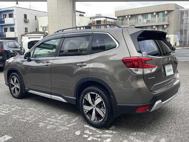 スバル フォレスター ハイブリッド アドバンス 兵庫県 2018(平30)年 5.5万km セピアブロンズM ワンオーナー/４WD/純正SDナビ/　Bluetooth/CD/DVD/USB/AM/FM/iPod/フルセグテレビ（走行中視聴可能）/車外カメラ（バック・サイド）/純正ビルトインETC/ドライブレコーダー（前方のみ）/ステアリングヒーター/パワーステアリング/パドルシフト/MTモード付AT/ブラインドスポットモニター/パワーウインドウ/パーキングアシスト/アイドリングストップ/電動リアゲート/サンルーフ/パワーシート（D+N席）/ルーフレール/コーナーセンサー（後方）/LEDヘッドライト/アンチロック・ブレーキ・システム/レーンキープアシスト/横滑り防止装置/レーンキープアシスト/盗難防止装置/i-ACTIVSENSE（衝突被害軽減システム）/スペアキー（1本）/保証書/取扱説明書/記録簿