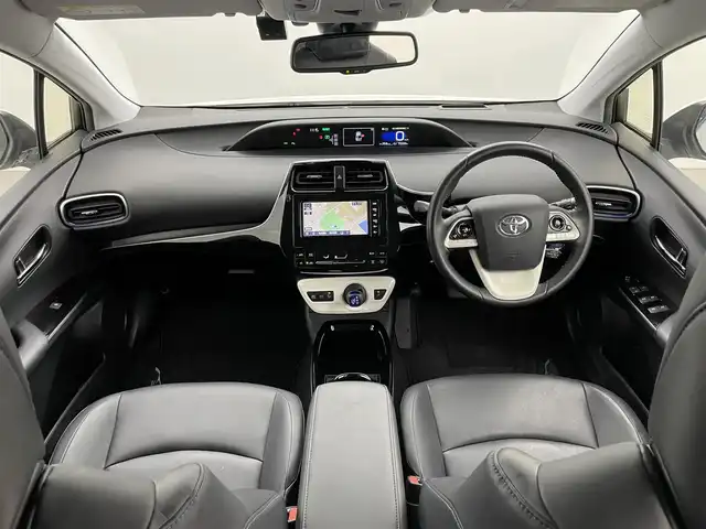トヨタ プリウス A ツーリングセレクション 岡山県 2018(平30)年 7.3万km ホワイトパールクリスタルシャイン モデリスタエアロ/純正ナビ（NSZT-W68T）/・FM/AM/Bluetooth/フルセグ/CD/DVD/バックカメラ/合皮シート/・シートヒーター/HUD/パーキングアシスト/ドライブレコーダー/ETC/トヨタセーフティーセンス/・プリクラッシュセーフティ/・レーンディパーチャーアラート/・レーダークルーズコントロール/・オートマチックハイビーム/・コーナーセンサー/BSM/純正アルミ/純正フロアマット/新車保証書/取扱説明書/スペアキー×１