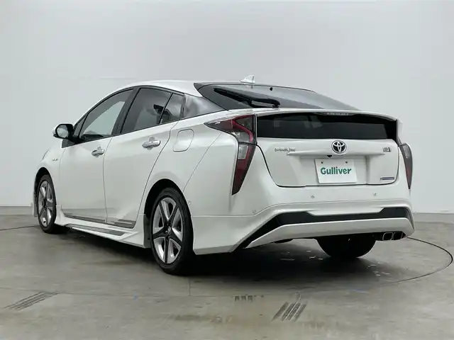 トヨタ プリウス A ツーリングセレクション 岡山県 2018(平30)年 7.3万km ホワイトパールクリスタルシャイン モデリスタエアロ/純正ナビ（NSZT-W68T）/・FM/AM/Bluetooth/フルセグ/CD/DVD/バックカメラ/合皮シート/・シートヒーター/HUD/パーキングアシスト/ドライブレコーダー/ETC/トヨタセーフティーセンス/・プリクラッシュセーフティ/・レーンディパーチャーアラート/・レーダークルーズコントロール/・オートマチックハイビーム/・コーナーセンサー/BSM/純正アルミ/純正フロアマット/新車保証書/取扱説明書/スペアキー×１