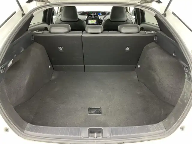 トヨタ プリウス A ツーリングセレクション 岡山県 2018(平30)年 7.3万km ホワイトパールクリスタルシャイン モデリスタエアロ/純正ナビ（NSZT-W68T）/・FM/AM/Bluetooth/フルセグ/CD/DVD/バックカメラ/合皮シート/・シートヒーター/HUD/パーキングアシスト/ドライブレコーダー/ETC/トヨタセーフティーセンス/・プリクラッシュセーフティ/・レーンディパーチャーアラート/・レーダークルーズコントロール/・オートマチックハイビーム/・コーナーセンサー/BSM/純正アルミ/純正フロアマット/新車保証書/取扱説明書/スペアキー×１