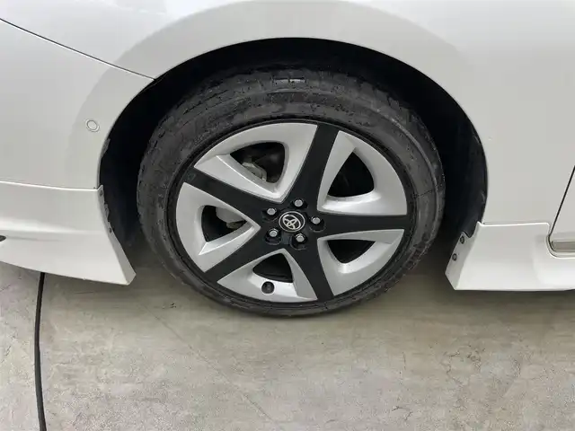 トヨタ プリウス A ツーリングセレクション 岡山県 2018(平30)年 7.3万km ホワイトパールクリスタルシャイン モデリスタエアロ/純正ナビ（NSZT-W68T）/・FM/AM/Bluetooth/フルセグ/CD/DVD/バックカメラ/合皮シート/・シートヒーター/HUD/パーキングアシスト/ドライブレコーダー/ETC/トヨタセーフティーセンス/・プリクラッシュセーフティ/・レーンディパーチャーアラート/・レーダークルーズコントロール/・オートマチックハイビーム/・コーナーセンサー/BSM/純正アルミ/純正フロアマット/新車保証書/取扱説明書/スペアキー×１