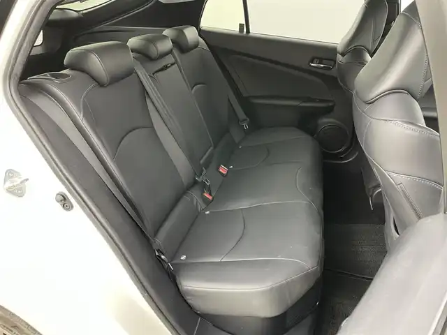 トヨタ プリウス A ツーリングセレクション 岡山県 2018(平30)年 7.3万km ホワイトパールクリスタルシャイン モデリスタエアロ/純正ナビ（NSZT-W68T）/・FM/AM/Bluetooth/フルセグ/CD/DVD/バックカメラ/合皮シート/・シートヒーター/HUD/パーキングアシスト/ドライブレコーダー/ETC/トヨタセーフティーセンス/・プリクラッシュセーフティ/・レーンディパーチャーアラート/・レーダークルーズコントロール/・オートマチックハイビーム/・コーナーセンサー/BSM/純正アルミ/純正フロアマット/新車保証書/取扱説明書/スペアキー×１