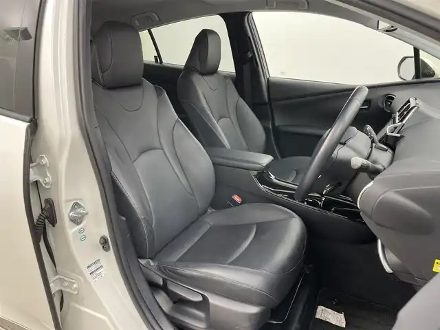 トヨタ プリウス A ツーリングセレクション 岡山県 2018(平30)年 7.3万km ホワイトパールクリスタルシャイン モデリスタエアロ/純正ナビ（NSZT-W68T）/・FM/AM/Bluetooth/フルセグ/CD/DVD/バックカメラ/合皮シート/・シートヒーター/HUD/パーキングアシスト/ドライブレコーダー/ETC/トヨタセーフティーセンス/・プリクラッシュセーフティ/・レーンディパーチャーアラート/・レーダークルーズコントロール/・オートマチックハイビーム/・コーナーセンサー/BSM/純正アルミ/純正フロアマット/新車保証書/取扱説明書/スペアキー×１