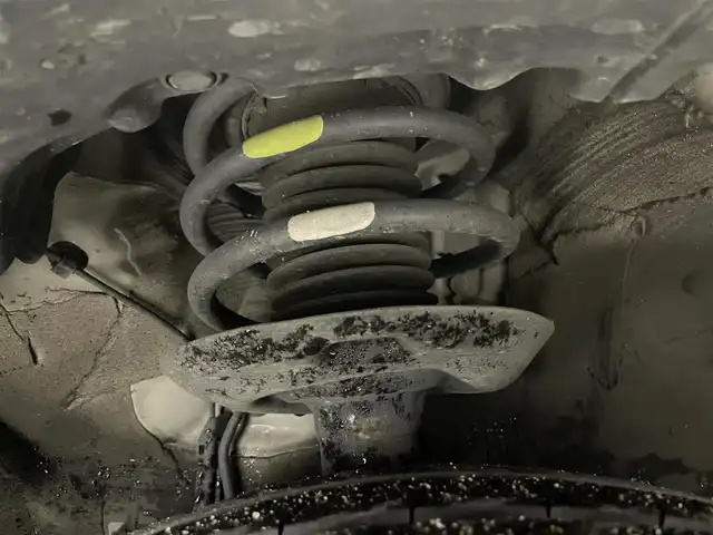 トヨタ プリウス A ツーリングセレクション 岡山県 2018(平30)年 7.3万km ホワイトパールクリスタルシャイン モデリスタエアロ/純正ナビ（NSZT-W68T）/・FM/AM/Bluetooth/フルセグ/CD/DVD/バックカメラ/合皮シート/・シートヒーター/HUD/パーキングアシスト/ドライブレコーダー/ETC/トヨタセーフティーセンス/・プリクラッシュセーフティ/・レーンディパーチャーアラート/・レーダークルーズコントロール/・オートマチックハイビーム/・コーナーセンサー/BSM/純正アルミ/純正フロアマット/新車保証書/取扱説明書/スペアキー×１