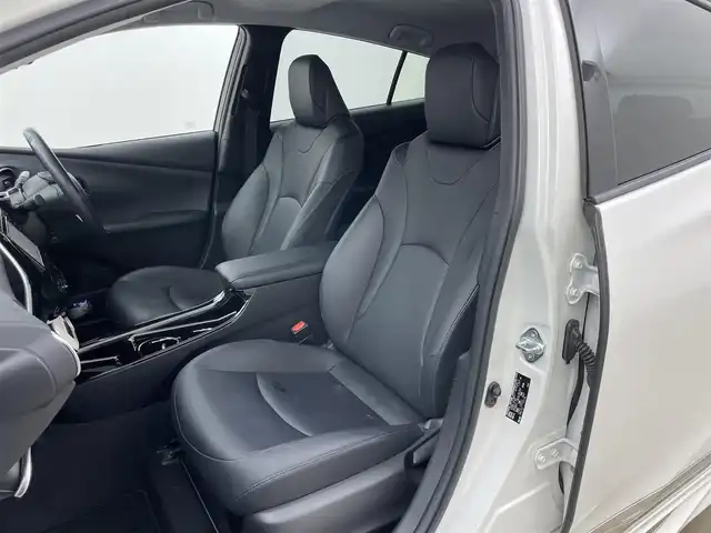 トヨタ プリウス A ツーリングセレクション 岡山県 2018(平30)年 7.3万km ホワイトパールクリスタルシャイン モデリスタエアロ/純正ナビ（NSZT-W68T）/・FM/AM/Bluetooth/フルセグ/CD/DVD/バックカメラ/合皮シート/・シートヒーター/HUD/パーキングアシスト/ドライブレコーダー/ETC/トヨタセーフティーセンス/・プリクラッシュセーフティ/・レーンディパーチャーアラート/・レーダークルーズコントロール/・オートマチックハイビーム/・コーナーセンサー/BSM/純正アルミ/純正フロアマット/新車保証書/取扱説明書/スペアキー×１