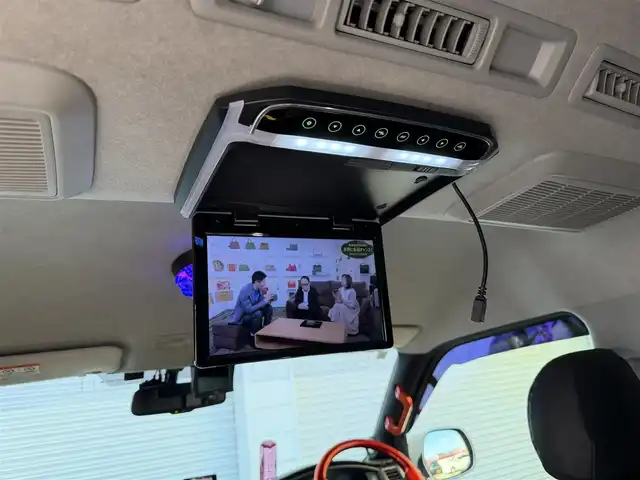 トヨタ ハイエース GL 高知県 2014(平26)年 10.9万km ホワイトパールクリスタルシャイン 社外ナビ/　Bluetooth/フルセグ/　CD/DVD/AM/FM/TVモニター/バックカメラ/ビルトインETC/LEDヘッドライト/レーダー探知機/オンダッシュモニター/4列シート/レザーシートカバー/後付けドリンクホルダー/後付けフロントテーブル/スピーカーユニット/後席用モニター/社外20インチアルミホイール（GPO MOTORING)/後付けライト/後付けルームライト/片側パワースライドドア/社外フロアマット/100Vコンセント/ローダウン/スマートキー/プッシュスタート/保証書/取扱説明書/盗難防止装置