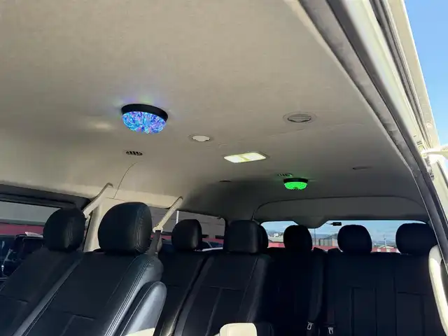 トヨタ ハイエース GL 高知県 2014(平26)年 10.9万km ホワイトパールクリスタルシャイン 社外ナビ/　Bluetooth/フルセグ/　CD/DVD/AM/FM/TVモニター/バックカメラ/ビルトインETC/LEDヘッドライト/レーダー探知機/オンダッシュモニター/4列シート/レザーシートカバー/後付けドリンクホルダー/後付けフロントテーブル/スピーカーユニット/後席用モニター/社外20インチアルミホイール（GPO MOTORING)/後付けライト/後付けルームライト/片側パワースライドドア/社外フロアマット/100Vコンセント/ローダウン/スマートキー/プッシュスタート/保証書/取扱説明書/盗難防止装置