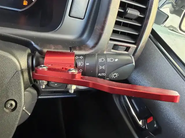 トヨタ ハイエース GL 高知県 2014(平26)年 10.9万km ホワイトパールクリスタルシャイン 社外ナビ/　Bluetooth/フルセグ/　CD/DVD/AM/FM/TVモニター/バックカメラ/ビルトインETC/LEDヘッドライト/レーダー探知機/オンダッシュモニター/4列シート/レザーシートカバー/後付けドリンクホルダー/後付けフロントテーブル/スピーカーユニット/後席用モニター/社外20インチアルミホイール（GPO MOTORING)/後付けライト/後付けルームライト/片側パワースライドドア/社外フロアマット/100Vコンセント/ローダウン/スマートキー/プッシュスタート/保証書/取扱説明書/盗難防止装置