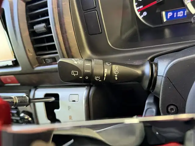 トヨタ ハイエース GL 高知県 2014(平26)年 10.9万km ホワイトパールクリスタルシャイン 社外ナビ/　Bluetooth/フルセグ/　CD/DVD/AM/FM/TVモニター/バックカメラ/ビルトインETC/LEDヘッドライト/レーダー探知機/オンダッシュモニター/4列シート/レザーシートカバー/後付けドリンクホルダー/後付けフロントテーブル/スピーカーユニット/後席用モニター/社外20インチアルミホイール（GPO MOTORING)/後付けライト/後付けルームライト/片側パワースライドドア/社外フロアマット/100Vコンセント/ローダウン/スマートキー/プッシュスタート/保証書/取扱説明書/盗難防止装置