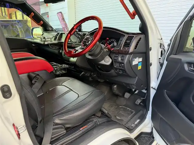 トヨタ ハイエース GL 高知県 2014(平26)年 10.9万km ホワイトパールクリスタルシャイン 社外ナビ/　Bluetooth/フルセグ/　CD/DVD/AM/FM/TVモニター/バックカメラ/ビルトインETC/LEDヘッドライト/レーダー探知機/オンダッシュモニター/4列シート/レザーシートカバー/後付けドリンクホルダー/後付けフロントテーブル/スピーカーユニット/後席用モニター/社外20インチアルミホイール（GPO MOTORING)/後付けライト/後付けルームライト/片側パワースライドドア/社外フロアマット/100Vコンセント/ローダウン/スマートキー/プッシュスタート/保証書/取扱説明書/盗難防止装置