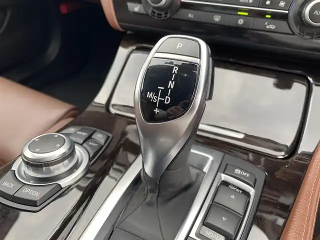 ＢＭＷ ５２８ｉ 30th アニバーサリーEd 福岡県 2011(平23)年 12.9万km カーボンブラックM 茶革/シートヒーター/パワーシート/純正ナビ/フルセグ/バックカメラ/ミラー型ETC/オートライト/パドルシフト/ドラレコ