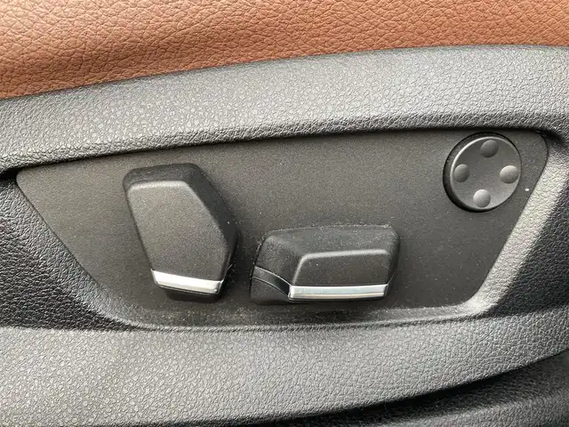 ＢＭＷ ５２８ｉ 30th アニバーサリーEd 福岡県 2011(平23)年 12.9万km カーボンブラックM 茶革/シートヒーター/パワーシート/純正ナビ/フルセグ/バックカメラ/ミラー型ETC/オートライト/パドルシフト/ドラレコ