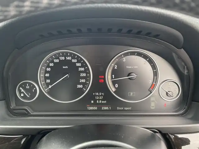 ＢＭＷ ５２８ｉ 30th アニバーサリーEd 福岡県 2011(平23)年 12.9万km カーボンブラックM 茶革/シートヒーター/パワーシート/純正ナビ/フルセグ/バックカメラ/ミラー型ETC/オートライト/パドルシフト/ドラレコ