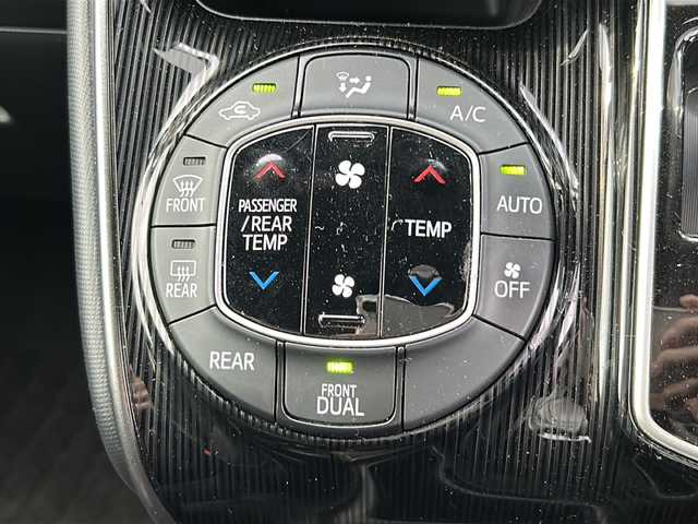 トヨタ エスクァイア Gi プレミアムパッケージ ブラックテーラード 茨城県 2020(令2)年 4.9万km ブラック 純正メモリナビ【】/(地デジTV・CD・DVD・BT・ラジオ再生)/両側パワースライドドア/クルーズコントロール/プリクラッシュセーフティ/コーナーセンサー/ハーフレザーシート/シートヒーター/ステアリングヒーター/ETC/バックカメラ/オートライト/LEDヘッドライト/純正15inアルミホイール/フロアマット/スマートキー