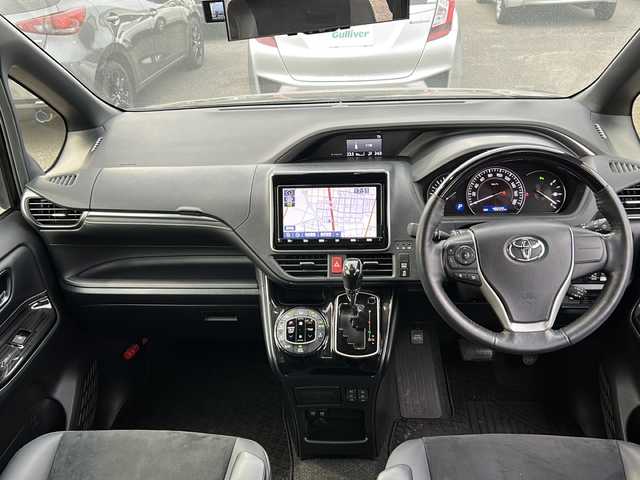 トヨタ エスクァイア Gi プレミアムパッケージ ブラックテーラード 茨城県 2020(令2)年 4.9万km ブラック 純正メモリナビ【】/(地デジTV・CD・DVD・BT・ラジオ再生)/両側パワースライドドア/クルーズコントロール/プリクラッシュセーフティ/コーナーセンサー/ハーフレザーシート/シートヒーター/ステアリングヒーター/ETC/バックカメラ/オートライト/LEDヘッドライト/純正15inアルミホイール/フロアマット/スマートキー