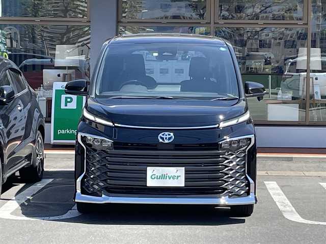 トヨタ ヴォクシー ハイブリッド S－Z 長野県 2022(令4)年 1.4万km アティチュードブラックマイカ ワンオーナー/純正ナビ/・Bluetooth/CD/DVD/TV/バックカメラ/快適利便パッケージ/純正2.0ETC/電動リアゲート/社外ドライブレコーダー/純正フリップダウン/クルーズコントロール追走あり/ウォークスルー/純正フロアマット/ハーフレザー/シートヒーター/両側パワースライド/純正１５インチAW/前後コーナーセンサー/LEDコーナーセンサー/スマートキー/１００V充電/取り扱い説明書/保証書