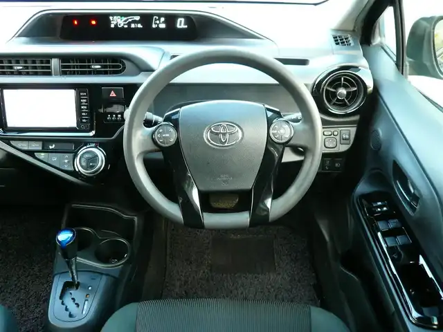 トヨタ アクア S スタイルブラック 静岡県 2017(平29)年 3.7万km ダークブルーマイカ ワンオーナー/禁煙車/セーフティーセンスC/プリクラッシュセーフティー/レーンディパーチャーアラート/オートマチックハイビーム/純正オプションナビ/バックカメラ/Bluetooth/ワンセグTV/スマートキー/スペアキー/フロアマット/ドアバイザー/新車保証書/取扱説明書