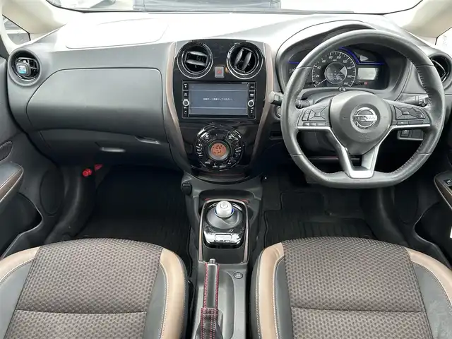 日産 ノート e－パワー メダリスト 兵庫県 2017(平29)年 7万km ガーネットレッド 純正7インチSDナビ/BT/FM/AM/CD/バックカメラ/ETC/純正ドライブレコーダー/アラウンドビュー/フロントカメラ/車線逸脱警報装置/衝突軽減ブレーキ/ステアリングスイッチ/革巻ステアリング/車線逸脱警報装置/衝突軽減ブレーキ/ウィンカーミラー/FOGランプ