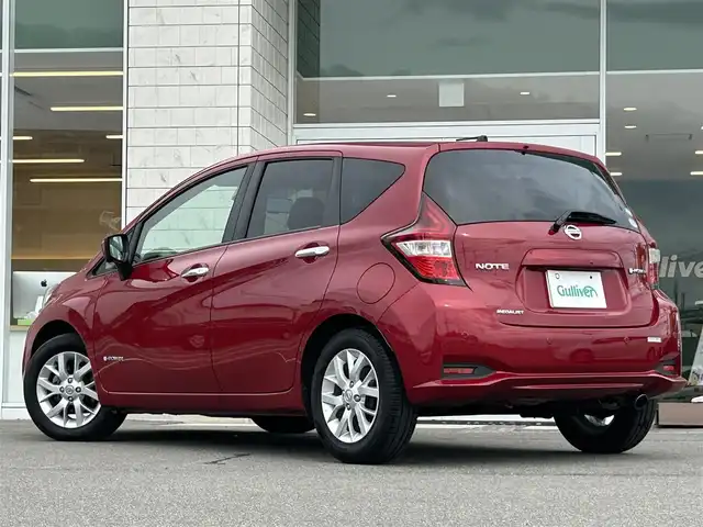 日産 ノート e－パワー メダリスト 兵庫県 2017(平29)年 7万km ガーネットレッド 純正7インチSDナビ/BT/FM/AM/CD/バックカメラ/ETC/純正ドライブレコーダー/アラウンドビュー/フロントカメラ/車線逸脱警報装置/衝突軽減ブレーキ/ステアリングスイッチ/革巻ステアリング/車線逸脱警報装置/衝突軽減ブレーキ/ウィンカーミラー/FOGランプ