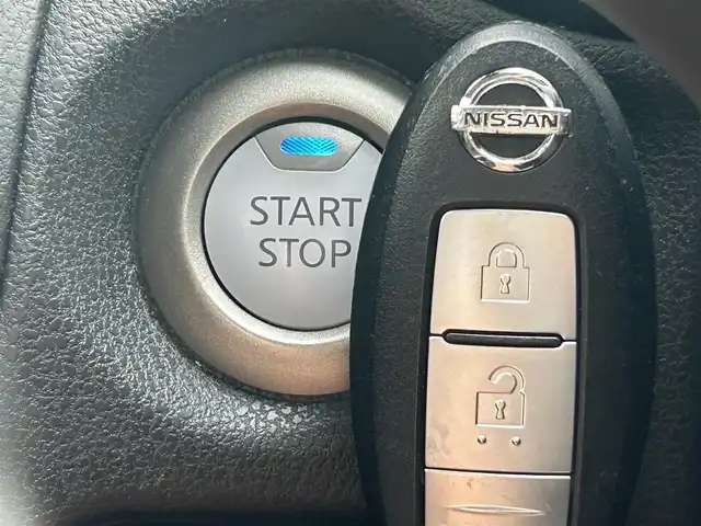 日産 ノート e－パワー メダリスト 兵庫県 2017(平29)年 7万km ガーネットレッド 純正7インチSDナビ/BT/FM/AM/CD/バックカメラ/ETC/純正ドライブレコーダー/アラウンドビュー/フロントカメラ/車線逸脱警報装置/衝突軽減ブレーキ/ステアリングスイッチ/革巻ステアリング/車線逸脱警報装置/衝突軽減ブレーキ/ウィンカーミラー/FOGランプ