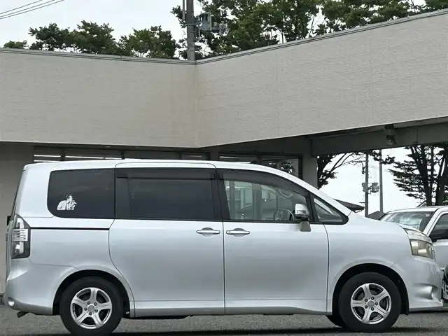 トヨタ ヴォクシー X Lエディション 宮城県 2008(平20)年 16.1万km シルバーM 社外エンジンスターター　//ビルトインＥＴＣ　//純正マット　//社外ナビ（ＤＶＤ，ＴＶ，ＢＴ，ＦＭ，ＡＭ）　//社外ＡＷ冬タイヤ　//純正鉄チン　//片側Pスライド　